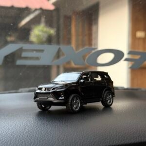 1:36 Fortuner Metal